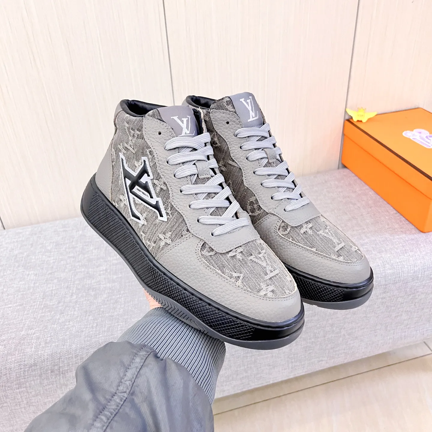 Men's shoes💰 460💰[LV]🔥Louis Vuitton, high-end men's shoes brand, official website 1:1 latest masterpiece: the upper is made of Italian imported first-layer cowhide with a comfortable and breathable lining➕original non-slip and wear-resistant outsole🔥, making walking more convenient and comfortable! An exclusive new model, a stunning work, a beautiful 1:1 replica [color] compared to the official quality! Create a fashionable personality to set off your uniqueness! A must-have for trendy men! Classic🔥Size: 38-44 Color: 🔥Multiple colors available🔥